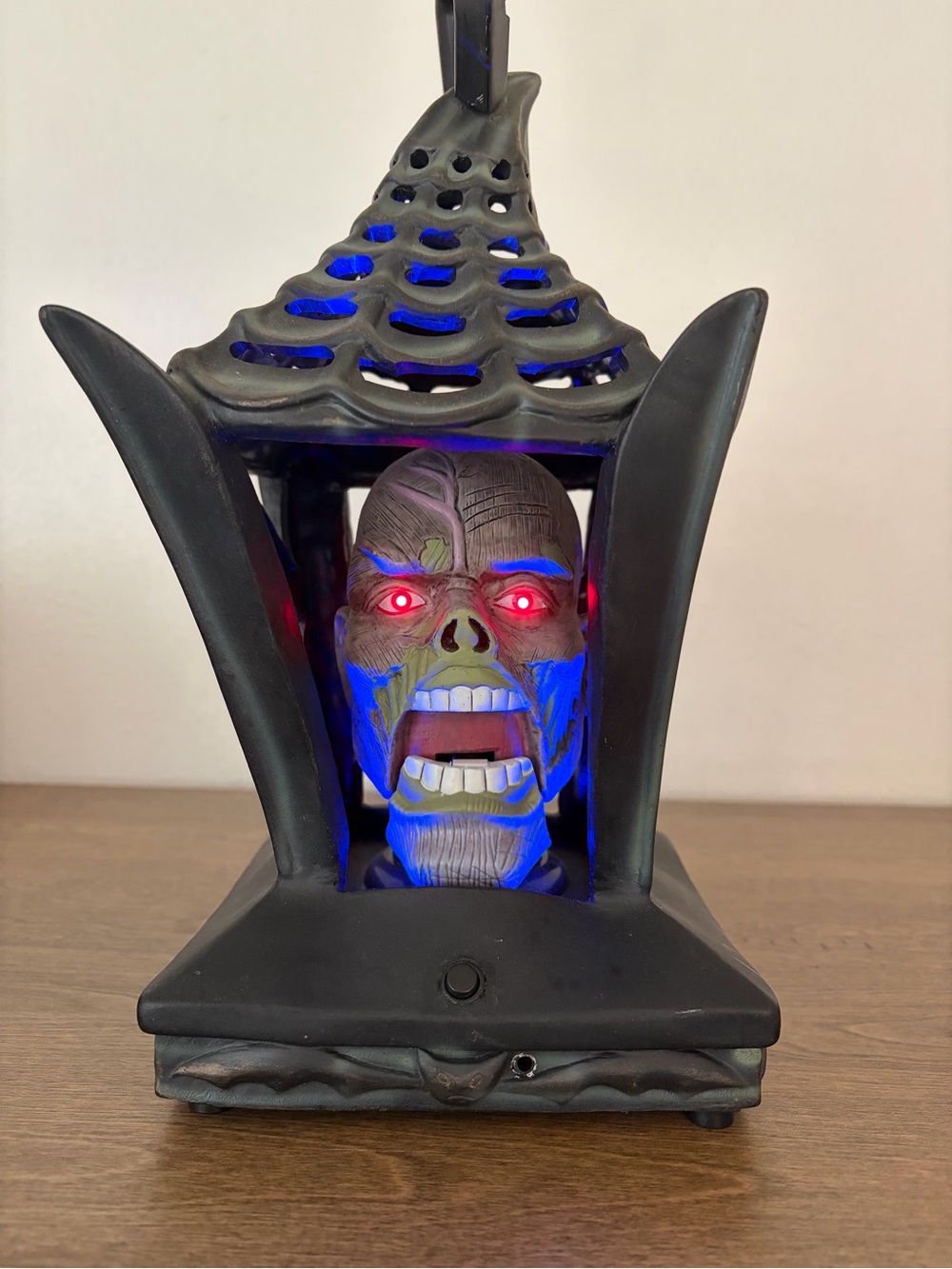 Gemmy Scary Head in Cage Animated Talking